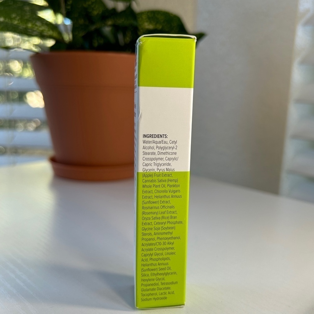 Flora 708 Revitalizing Eye Cream - Picture 4 of 6
